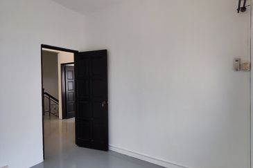 Putra Heights nice 2 storey house for Rent:
