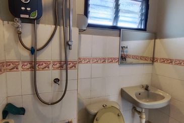 Putra Heights nice 2 storey house for Rent: