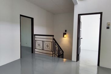 Putra Heights nice 2 storey house for Rent: