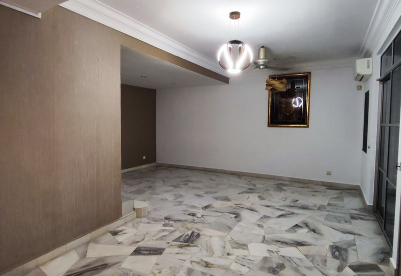 Putra Heights nice 2 storey house for Rent: