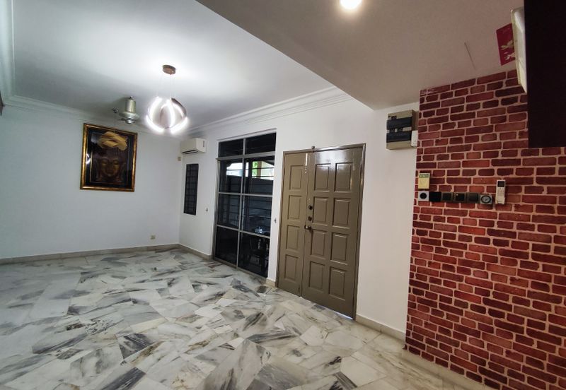 Putra Heights nice 2 storey house for Rent: