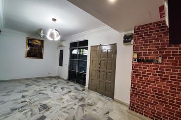 Putra Heights nice 2 storey house for Rent: