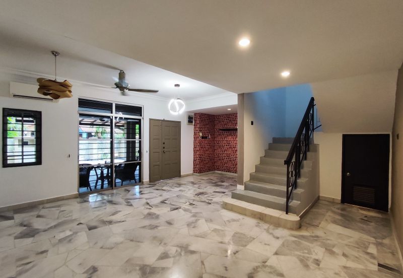 Putra Heights nice 2 storey house for Rent: