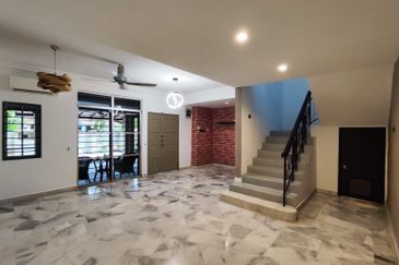 Putra Heights nice 2 storey house for Rent: