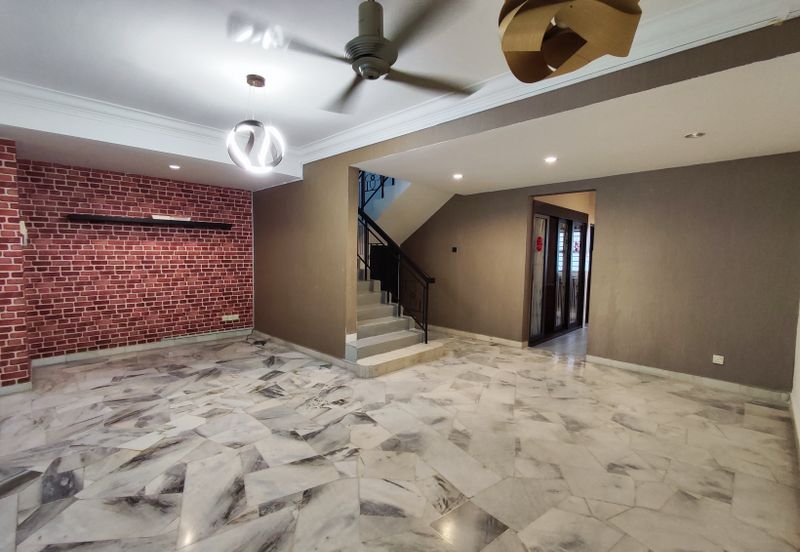 Putra Heights nice 2 storey house for Rent: