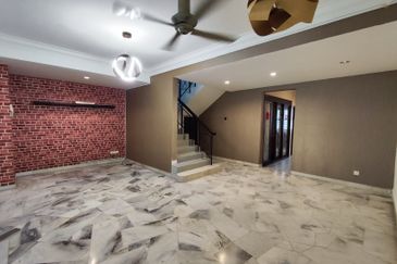 Putra Heights nice 2 storey house for Rent: