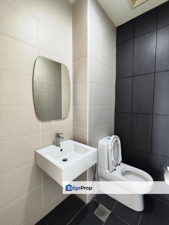 Partial Furnished unit Trigon Luxury Bandar Puchong Jaya for Sale, Selangor, Puchong