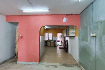 Cheap! Cheap !Cheap! 2 storey house at Taman Melawati for Sale: