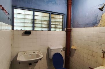 Cheap! Cheap !Cheap! 2 storey house at Taman Melawati for Sale: