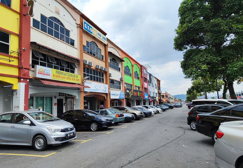 Pusat Perdagangan Seri Kembangan