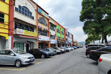 Pusat Perdagangan Seri Kembangan