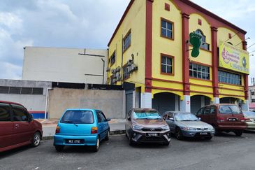 Pusat Perdagangan Seri Kembangan