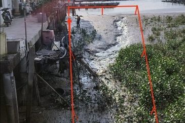 Pontian Kukup big residential land at tourism hot location for sale