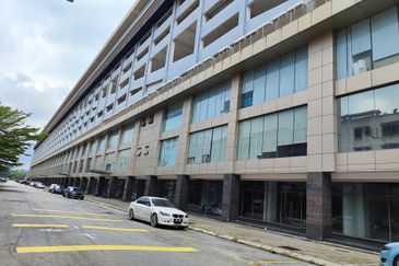 Dataran Otomobil, Seksyen 15