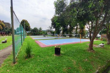 Cheap! Cheap !Cheap! 2 storey house at Taman Melawati for Sale: