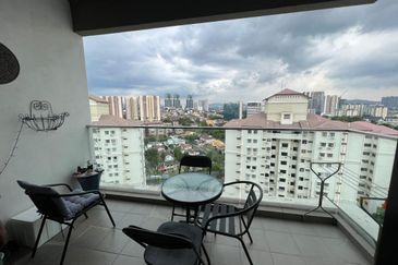 Papillon Desahill Condominium