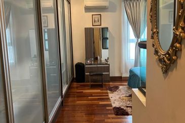 Papillon Desahill Condominium