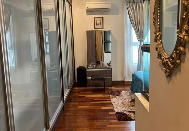 Papillon Desahill Condominium