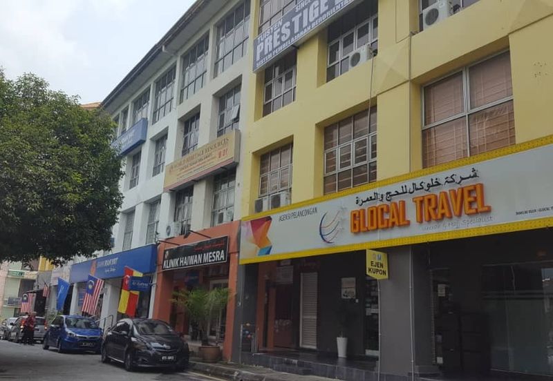 Taman Melawati 2.5sty Shop. Tenanted. Walking Distance Banks & Mall. Good for Investment 