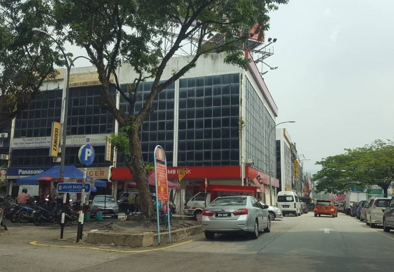 Taman Melawati 2.5sty Shop. Tenanted. Walking Distance Banks & Mall. Good for Investment 