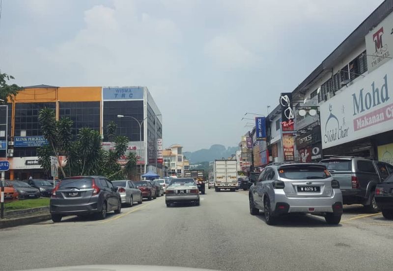 Taman Melawati 2.5sty Shop. Tenanted. Walking Distance Banks & Mall. Good for Investment 