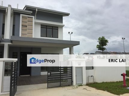 M Residence 2, 30x65 end lot with land, Extra parking space. Tenanted. Below market, Selangor, Rawang