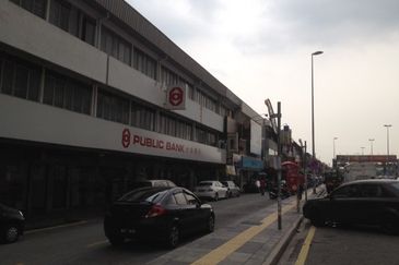 Tenanted. Walking distance Banks & Malls. Facing jln genting klang. Good for Investment