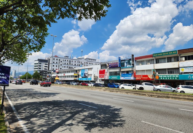 Tenanted. Walking distance Banks & Malls. Facing jln genting klang. Good for Investment