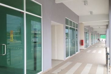 Walking distance Banks & Malls. Face main road. Most Crowded Commercial Area in Setapak