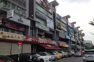 Walking distance Banks & Malls. Face main road. Most Crowded Commercial Area in Setapak