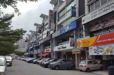 Walking distance Banks & Malls. Face main road. Most Crowded Commercial Area in Setapak