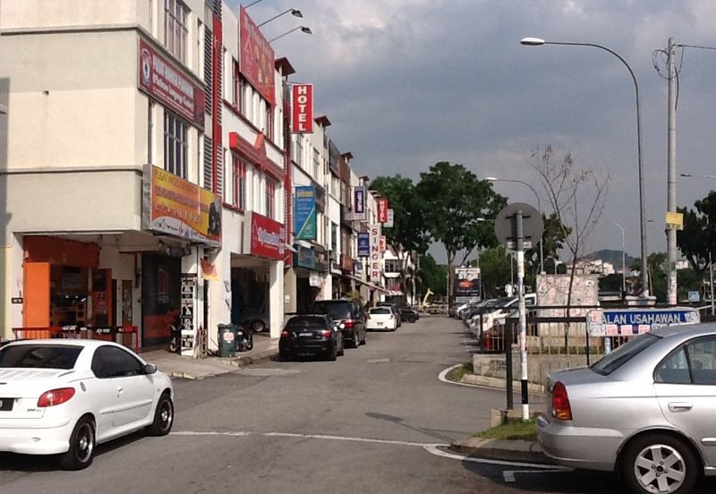 3.5sty Shop for Sale, facing main road, tenanted, nearby Banks & Malls. MRT 3