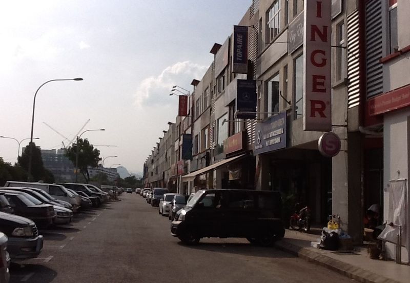 3.5sty Shop for Sale, facing main road, tenanted, nearby Banks & Malls. MRT 3