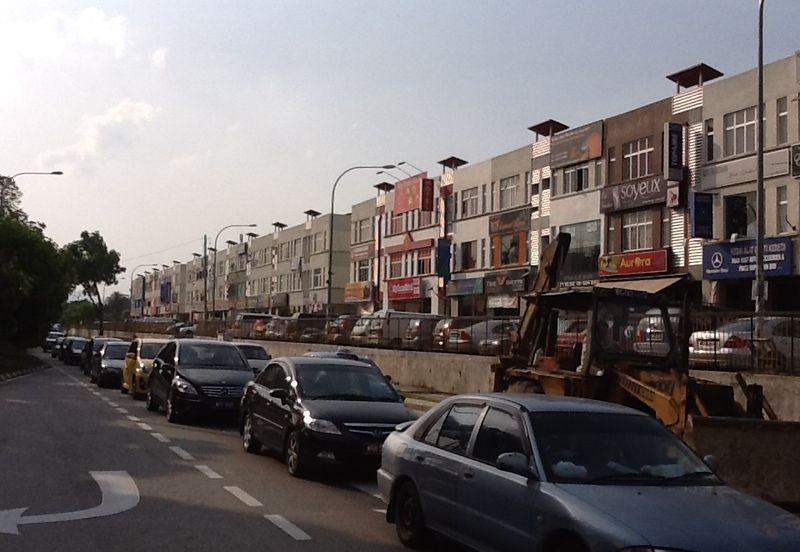 3.5sty Shop for Sale, facing main road, tenanted, nearby Banks & Malls. MRT 3