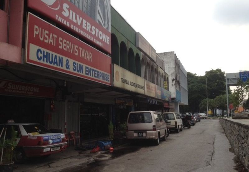 3.5sty Shop for Sale, facing main road, tenanted, nearby Banks & Malls. MRT 3