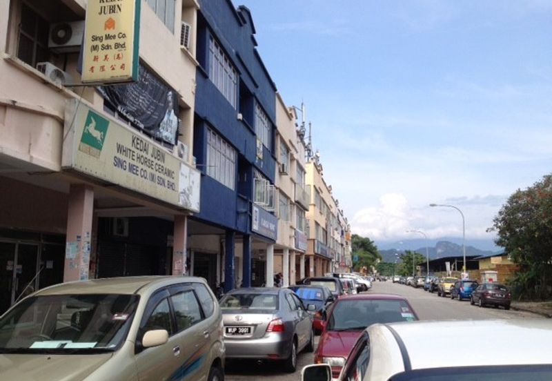 3.5sty Shop for Sale, facing main road, tenanted, nearby Banks & Malls. MRT 3