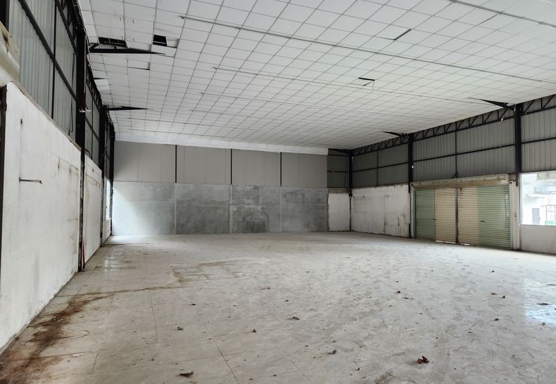 Setapak Factory For Rent. Plenty of parking spaces. Walking distance to Banks and Malls