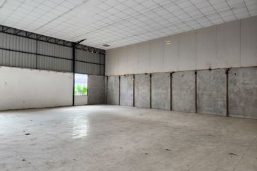 Setapak Factory For Rent. Plenty of parking spaces. Walking distance to Banks and Malls