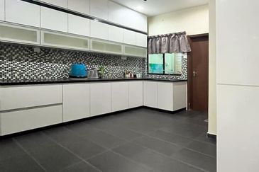 Double Storey Teres, Ayer Keroh for sale (BELOW MARKET VALUE!)