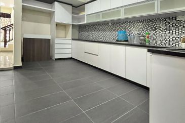 Double Storey Teres, Ayer Keroh for sale (BELOW MARKET VALUE!)