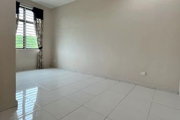 Double Storey Teres, Ayer Keroh for sale (BELOW MARKET VALUE!)