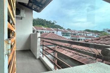 Double Storey Teres, Ayer Keroh for sale (BELOW MARKET VALUE!)