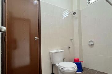 Double Storey Teres, Ayer Keroh for sale (BELOW MARKET VALUE!)