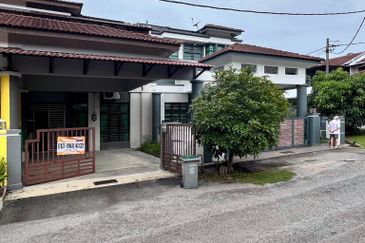 Double Storey Teres, Ayer Keroh for sale (BELOW MARKET VALUE!)