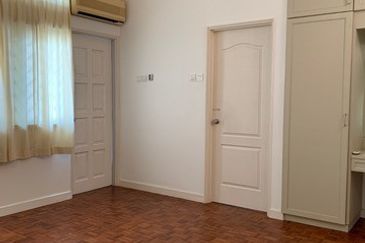 Sri Puteri (Earls Court), Ukay Perdana