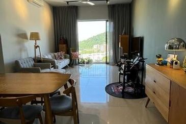 16 Quartz Melawati Condominium