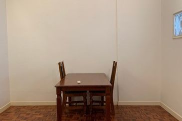 Sri Puteri (Earls Court), Ukay Perdana