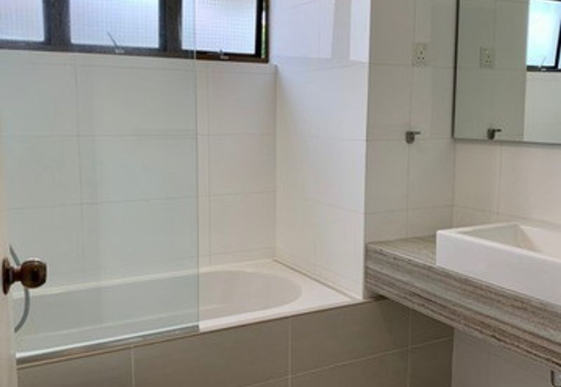 Merak Kayangan Court