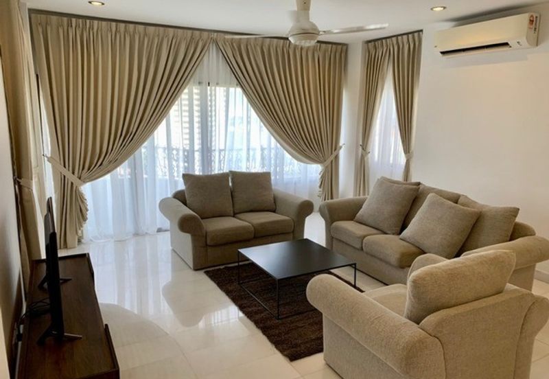 Merak Kayangan Court