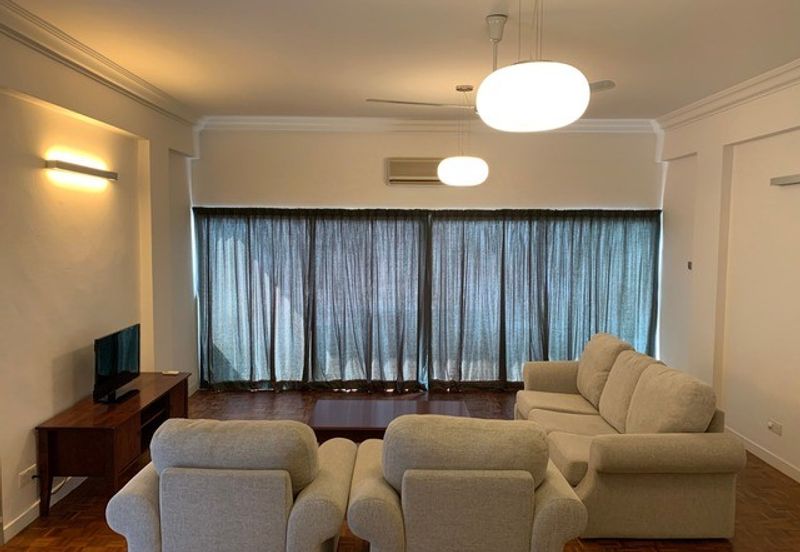 Sri Puteri (Earls Court), Ukay Perdana